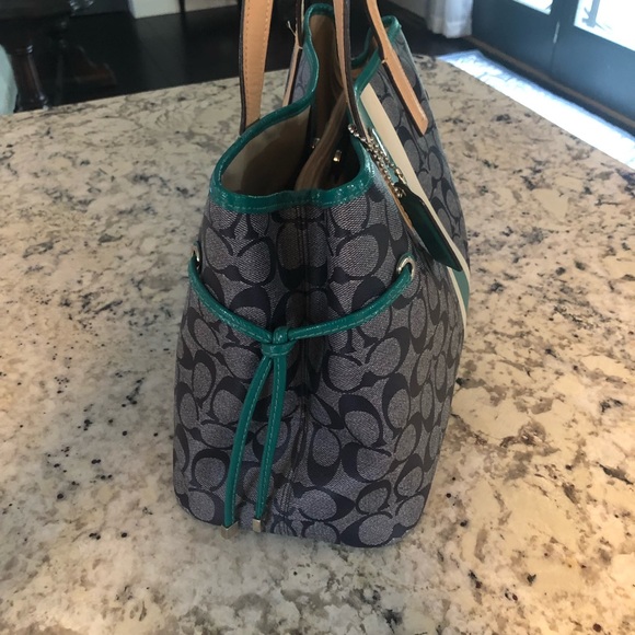 Authentic Coach handbag - Picture 3 of 4